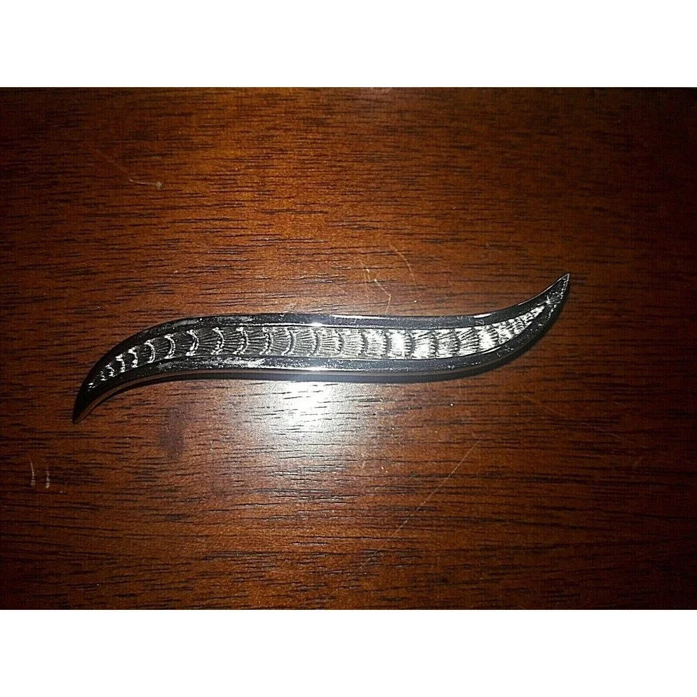 MONET Signed Textured Sliver Long Leaf Brooch Pin .25